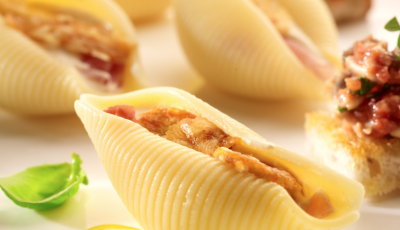 vreugde Onzorgvuldigheid pijpleiding Gevulde pastaschelpen met kaassaus - Recepten - njam!