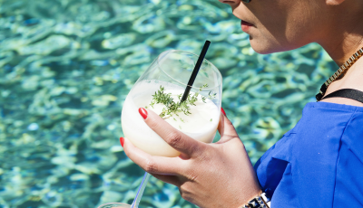 Frozen peach sangria